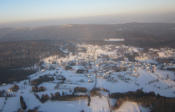Die Ortschaft Fichtelberg im Winter